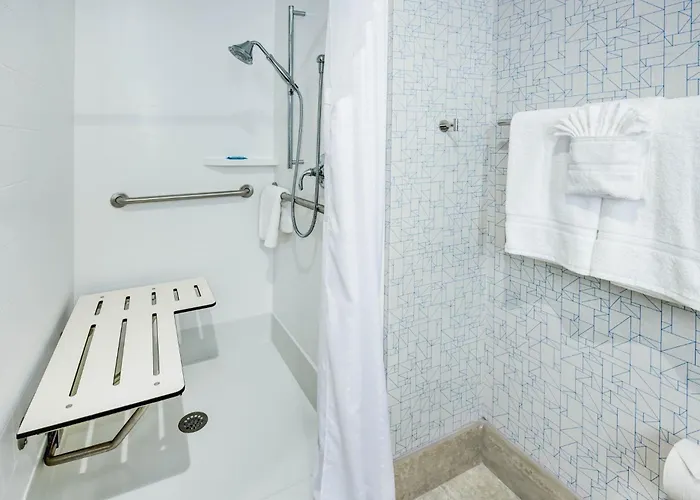 Holiday Inn Express Woodbridge By Ihg Avenel