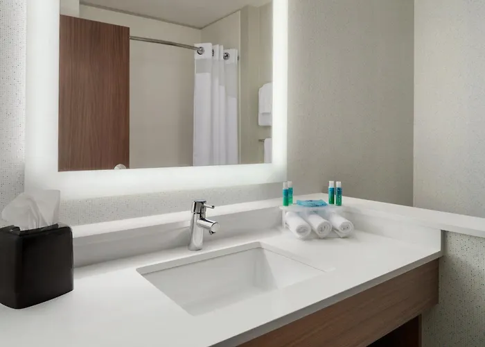 Holiday Inn Express & Suites Duluth North - Miller Hill By Ihg