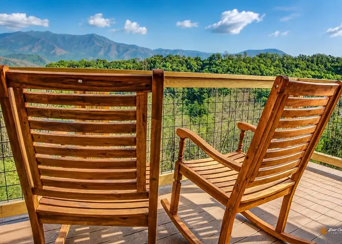 Majestic View Lodge, Amazing Views, Hot Tub, 560 Free Tickets Each Paid Day!!! Gatlinburg