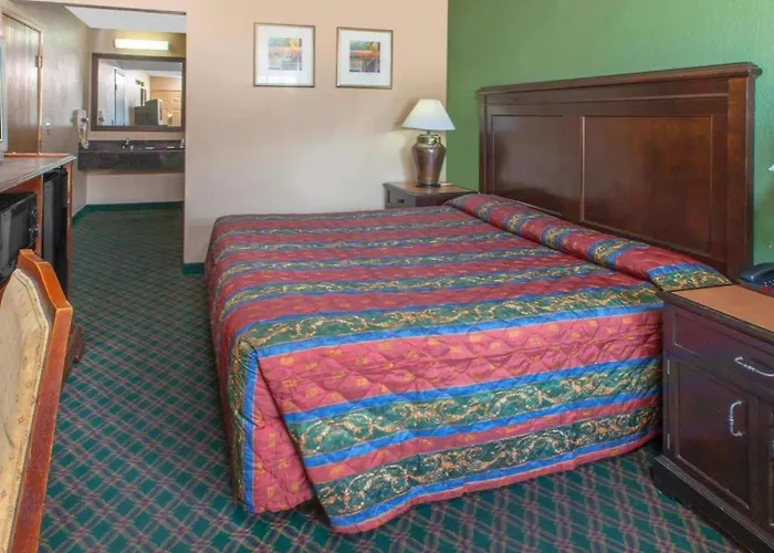 Knights Inn - Forest Hill, Tx