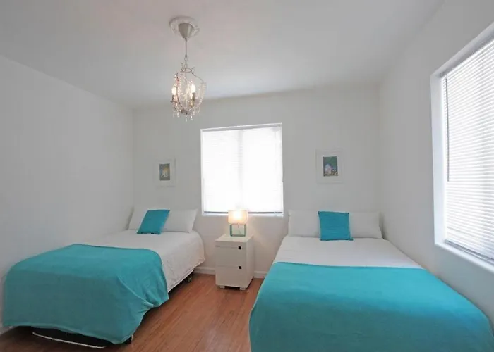 Bikini Hostel, Cafe & Beer Garden - Adults Only Miami Beach