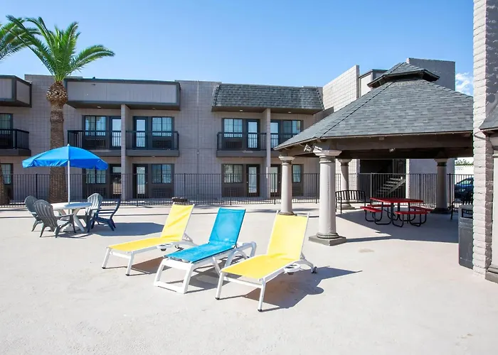 Super 8 By Wyndham Mesa Downtown Near Convention Center Hotel