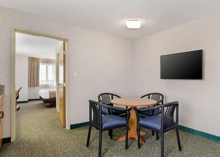 Quality Inn & Suites Denver Airport - Gateway Park Aurora