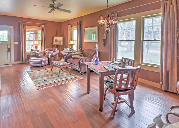 'August Schmidt' Fredericksburg Cottage W/ Hot Tub