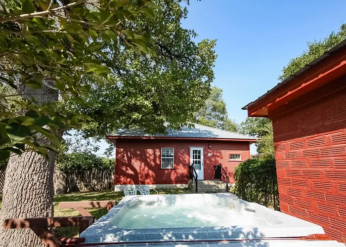 'August Schmidt' Fredericksburg Cottage W/ Hot Tub