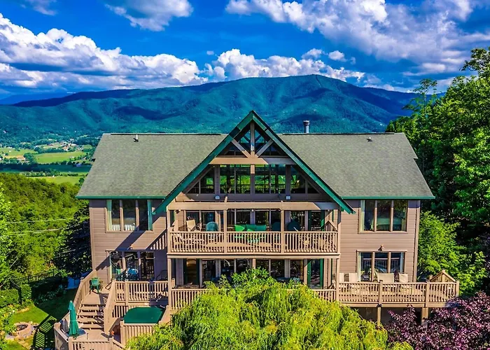 Tanasi Lodge - Reunions, Retreats, Weddings, Family Getaways Sevierville
