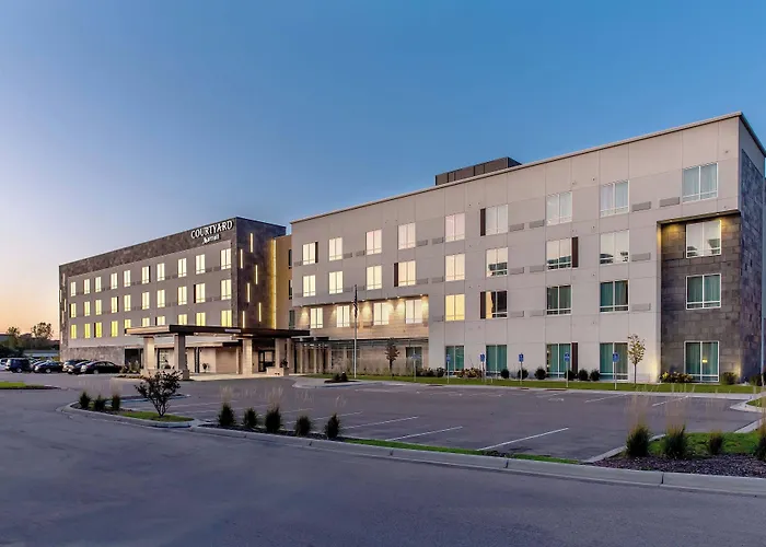 Courtyard By Marriott St Paul Woodbury Hotel