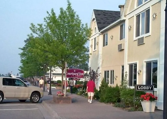Court Plaza Inn & Suites Of Mackinaw Mackinaw City