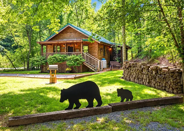Cozy Bear, Free Attraction Tickets, Hot Tub, Wifi, Fireplace!!! Sevierville
