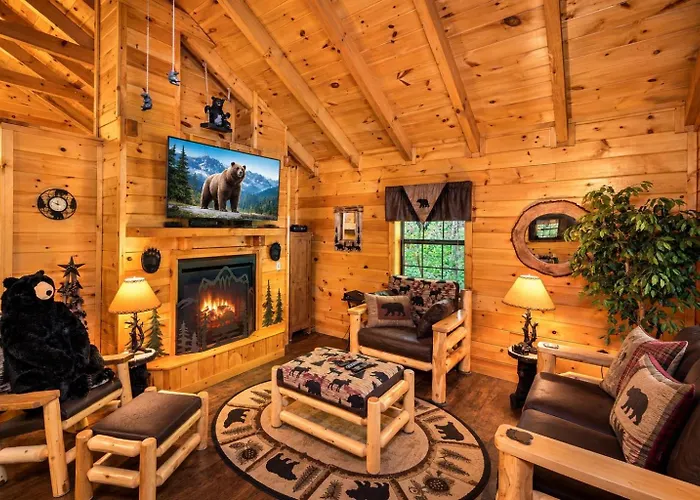 Cozy Bear, Free Attraction Tickets, Hot Tub, Wifi, Fireplace!!! Sevierville