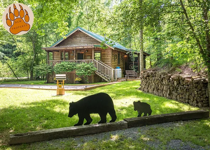 Cozy Bear, Free Attraction Tickets, Hot Tub, Wifi, Fireplace!!! Sevierville