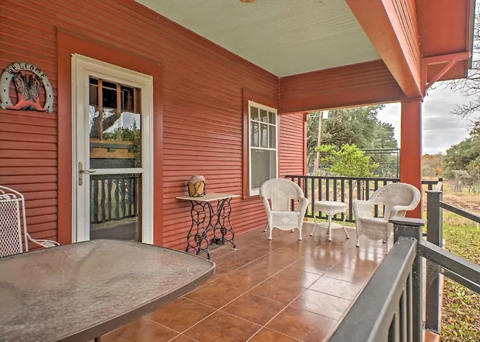 August Schmidt Fredericksburg Cottage With Hot Tub